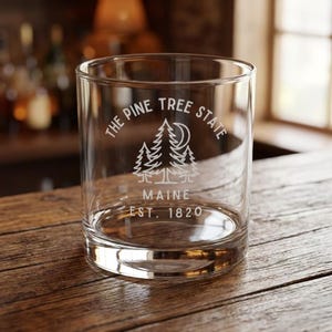 Vaso de whisky de Maine, vaso de rocas estatal con un pino grabado