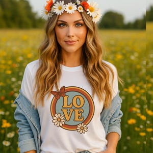 Retro Love Shirt Vintage Hippie Tee Boho Daisy Butterfly 70s Style Graphic T-Shirt Peace Love Groovy Vintage Vibes Gift for Her