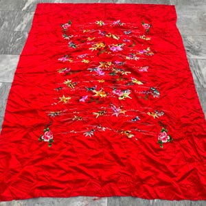 Vintage Embroidered Silk Tablecloth: Chinese Home Decor (185x130 cm)