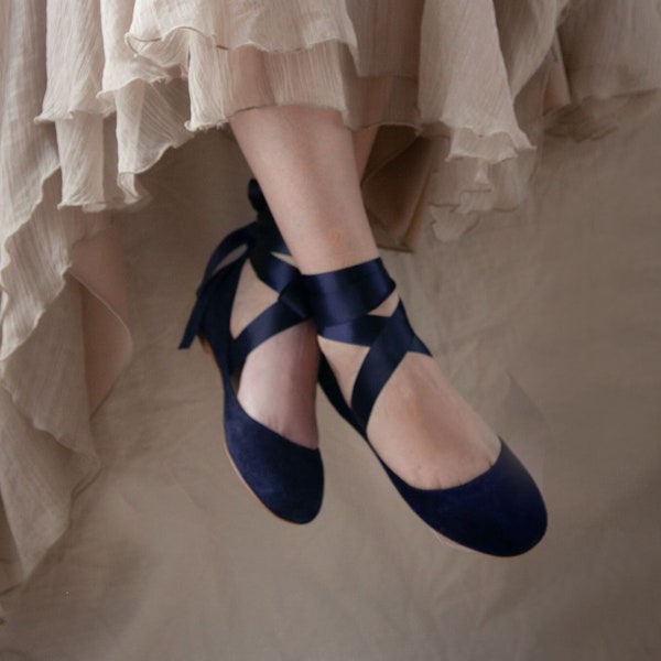 Ballerines bleu marine avec rubans à lacets, chaussures de mariage My Something Blue, ballerines, pointes, Terre de Sienne en bleu marine