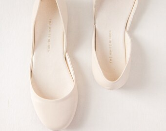 Ivory Bridal Shoes, Ballet Flats, Low Heel Wedding Flats・Thea in Antique Ivory