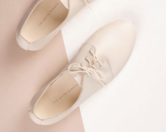 Ivory Bridal Oxford Shoes, boho wedding flats, leather tie shoes, derby shoes・Ava in Light Ivory