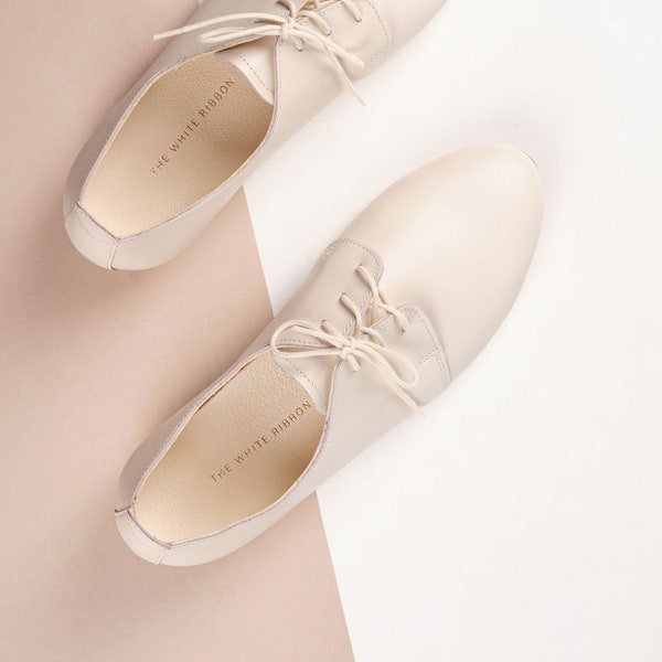Ivory Bridal Oxford Shoes, boho wedding flats, leather tie shoes, derby shoes・Ava in Light Ivory