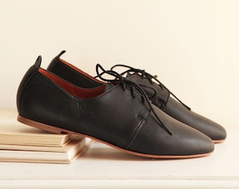 Black Leather Oxford Saddle Shoes, derby flats, lace up shoes, low heel shoes・Amira in Black