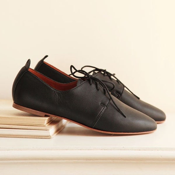 Scarpe da sella Oxford in pelle nera, ballerine derby, scarpe stringate, scarpe con tacco basso・Amira in nero