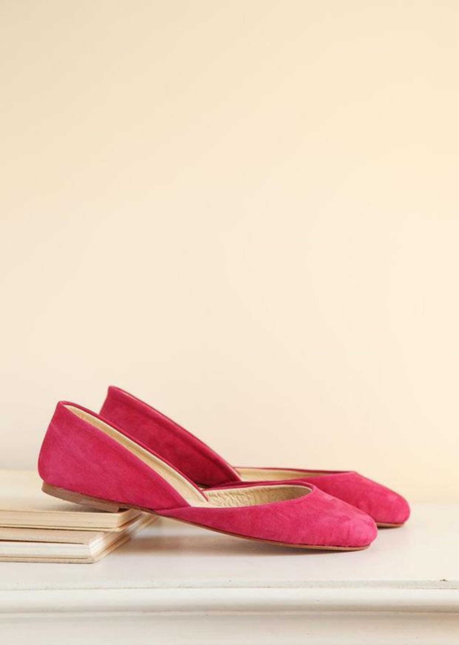 raspberry pink nubuck ballet flats | minimal shoes | pointe style shoes | classic model | standard width | raspberry suede | rea