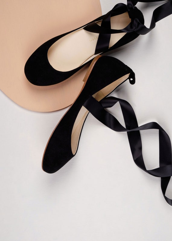 That took long enough!' Black ballerinas finally get shoes to match their  skin, Ballet