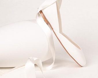 Ballerine da matrimonio bianco crema, scarpe da sposa vegane, scarpe stringate, ballerine con nastri di raso e cinturini alla caviglia・Luna in bianco crema