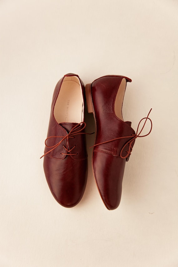 Leather Oxford Shoes in Bordeaux, Derby Flats in Dark Cognac Brown - Amira