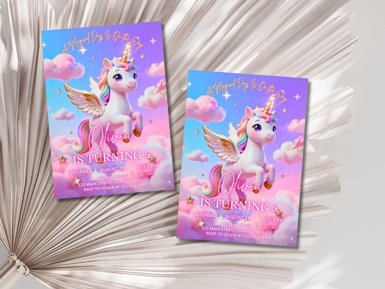 K&ouml;nnte beinhalten: Zwei Geburtstagseinladungen mit einem Einhorn-Design. Die Einladungen zeigen ein Einhorn mit goldenem Horn, Fl&uuml;geln und einer Regenbogenm&auml;hne und -schwanz. Der Text lautet "Olivia wird 5" zusammen mit den Veranstaltungsdetails. Der Hintergrund ist ein Farbverlauf aus Rosa, Lila und Blau mit Wolken und Sternen.