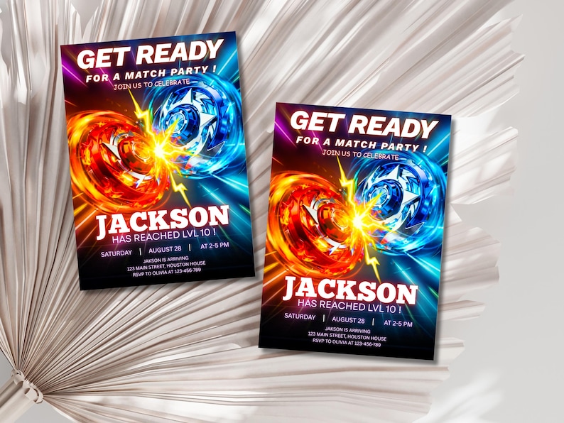 Puede incluir: Dos invitaciones de fiesta con un dise&ntilde;o din&aacute;mico. Cada una presenta una ilustraci&oacute;n de peonza roja y azul con el texto "GET READY FOR A MATCH PARTY!" y "JACKSON HAS REACHED LVL 10!". Las invitaciones est&aacute;n sobre un fondo neutro.