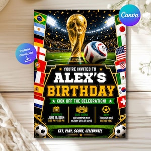Könnte beinhalten: Eine Geburtstagseinladungskarte zum Thema Fußball mit dem FIFA-Weltpokal und einem Fußball auf einem Stadionrasen. Der Text lautet: You're invited to Alex's Birthday, Kick off the celebration, 15. Juni 2024, 14:00 - 17:00 Uhr, Goal Arena.
