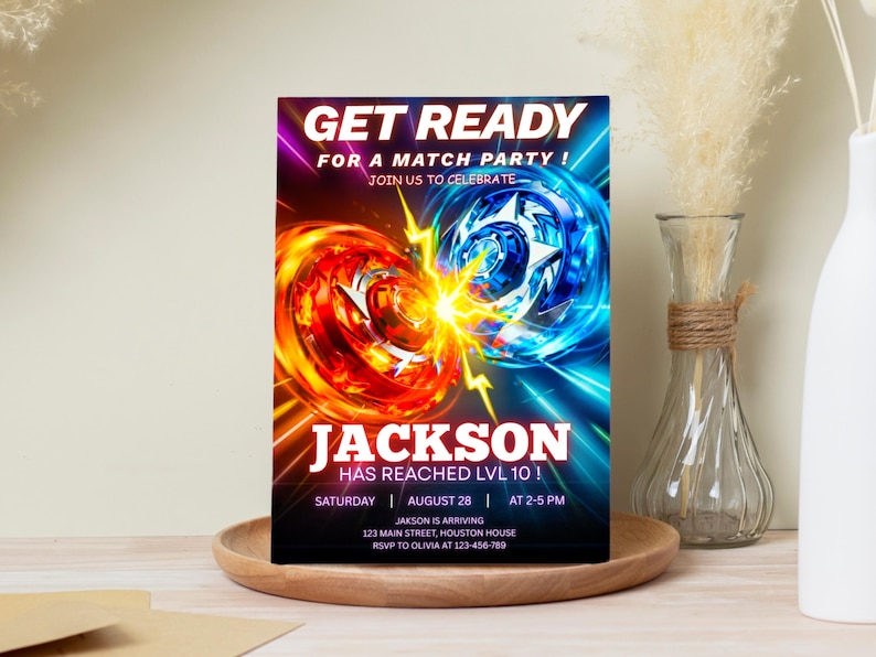 Puede incluir: Una vibrante invitaci&oacute;n para una fiesta de partidos, con un dise&ntilde;o din&aacute;mico con peonzas rojas y azules. El texto dice "GET READY FOR A MATCH PARTY!" y "JACKSON HAS REACHED LVL 10!" con detalles del evento.