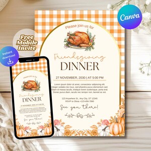 Könnte beinhalten: Einladung zum Thanksgiving-Dinner mit einer Illustration eines gebratenen Truthahns, Kürbissen und floralen Akzenten. Die Einladung befindet sich auf weißem Hintergrund mit einem orange-weiß karierten Muster. Eine mobile Einladung wird ebenfalls gezeigt.