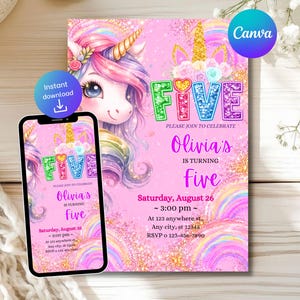 Könnte beinhalten: Eine rosa Geburtstagseinladung mit einem Einhorn, Regenbogenmähne und goldenem Horn. Die Einladung zeigt "FIVE" in bunten Buchstaben und enthält Veranstaltungsdetails. Ein Smartphone zeigt das gleiche Design.