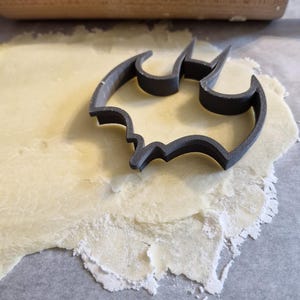 File STL per tagliabiscotti a forma di pipistrello / Download digitale stampabile in 3D per dolci e fondente di Halloween