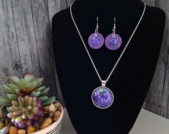 Beautiful earring and pendant jewelry set