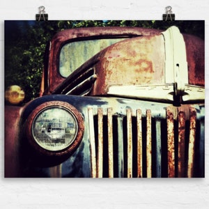 Stampa artistica di un camion Ford arrugginito - Decorazione murale rustica e vivace, decorazione per la cameretta dei ragazzi in stile fattoria, regalo per papà, decorazione da parete per ufficio