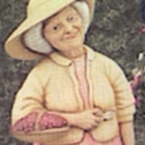 Mrs Garden 17” UNPAINTED - wagonand fence not included Unpainted -please read listing before purchasing. Mrs Garden ONLY
