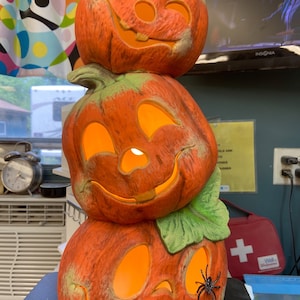Triple stack pumpkin 24”Unpainted -please read listing before purchasing.