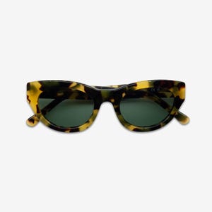 Green Tortoiseshell Cat Eye Sunglasses | Polarized UV400 Acetate Frame | Sunglasses for women | Solairo 751 Olive/Green Lenses