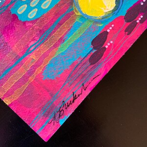 K&ouml;nnte beinhalten: Abstraktes Gem&auml;lde mit leuchtenden Farben, darunter Pink, Gelb, Blau und Gr&uuml;n. Das Gem&auml;lde hat eine strukturierte Oberfl&auml;che und ist unten rechts mit "A. Buckner" signiert.