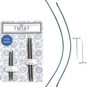 以下が含まれることがあります： パッケージに「TWIST」の文字が入った編み針セット。セットには、シルバーの針、青色のケーブル、T字型のステッチホルダーが含まれています。パッケージには、針のサイズが5cmと8cmであることが示されています。