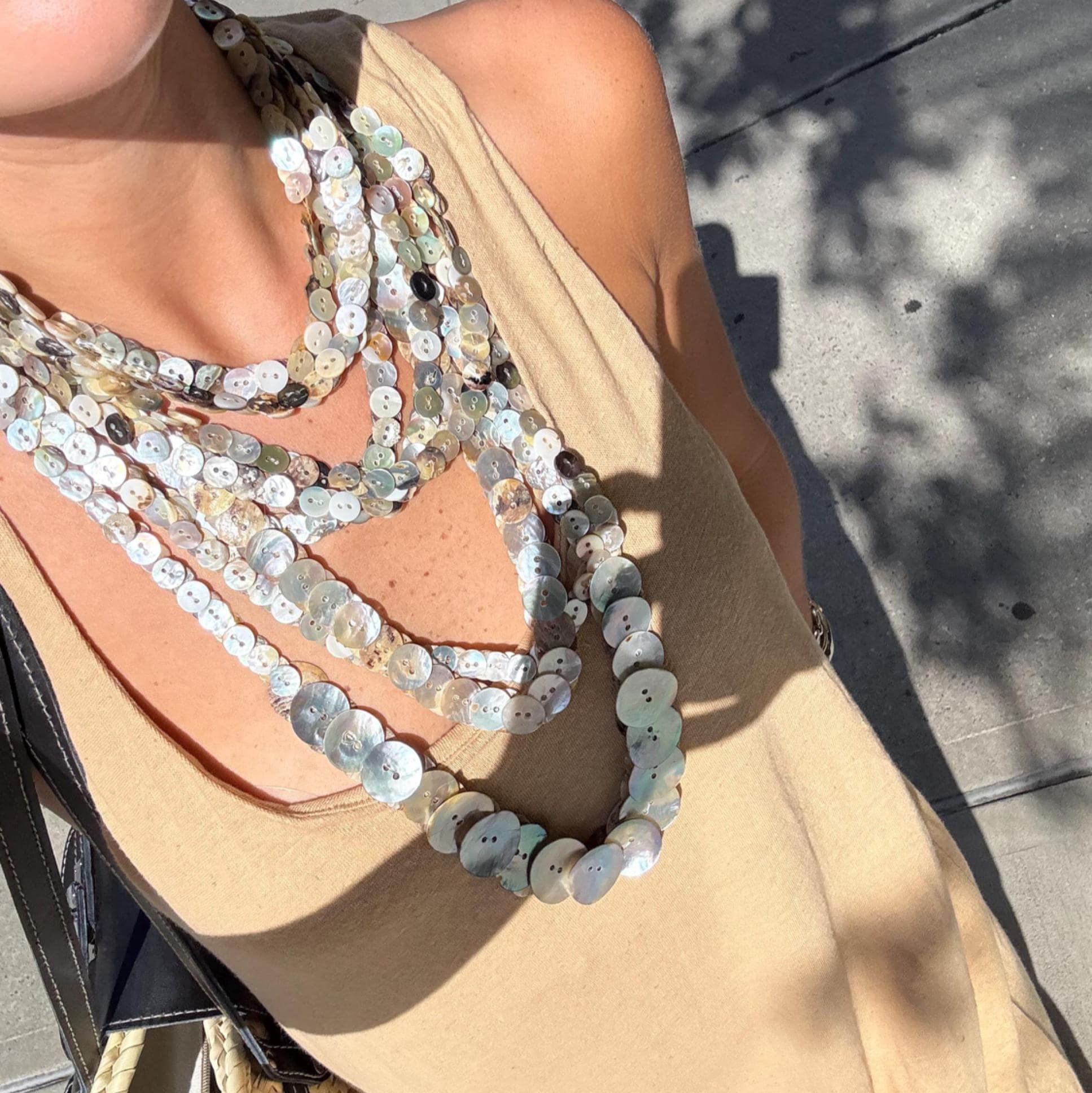 Collar de botones en capas