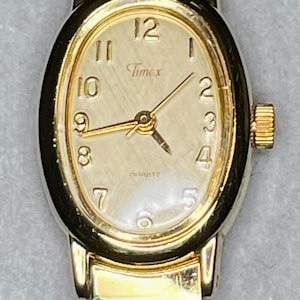 Vintage Timex Gold-Tone Ladies Quartz Watch – Elegant Oval Dress Timepiece