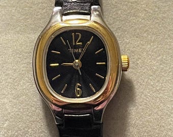 Vintage 2007 Timex 27mm Two Tone Women display picture 1