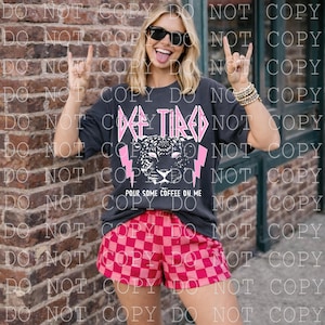 Def Müde PNG Digital Design (Digitaler Download) gießen Sie etwas Kaffee auf mir Leopard Rock and Roll Vintage Schwarz und Weiß Version enthalten