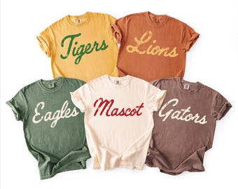T-shirt mascotte personnalisé : nom de l'équipe et de l'école personnalisés (couleurs confortables), PIC704