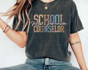 T-shirt personnalisé pour conseiller scolaire Comfort Colors, Cadeaux pour conseiller scolaire, T-shirt scolaire en santé mentale, T-shirt pour conseiller scolaire, T-shirt avec prénom personnalisé, PIC115