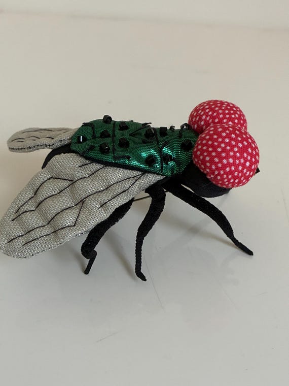 Green Fly Brooch – Handmade Fabric Insect Pin with Red Eyes, Textile Art Bug Brooch, Weird Wearable Art, Creepy Cute Gift for Her/Him