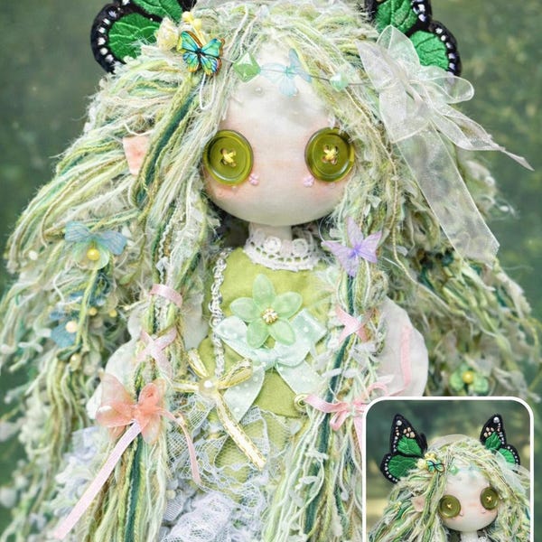 Handgemaakte stoffen pop 30 cm – vlinder Fairy-pop, groene tuinstijl, textielkunstpop, Cottagecore-decor, handgemaakt cadeau