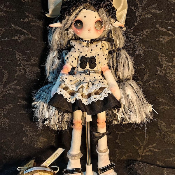 Noira Gothic schattige stoffen pop handgemaakte kunstpop | Pop in donkere feeënstijl | Stoffen pop voor verzamelaars | Cadeau voor poppenliefhebbers