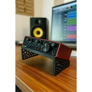 PRO Stand Focusrite Scarlett 2i2 3rd gen mount – 25 degree Angle, Cooling Option, Studio Audio Base, Ergonomic Interface Mount, 3 Colors