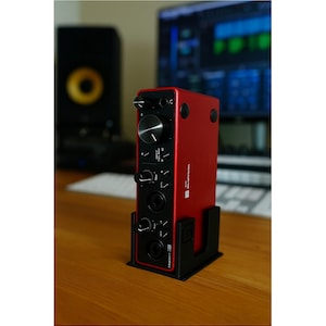 Scarlett Focusrite 2i2 3rd Gen Vertical Stand: Ergonomic Studio Desk Mount