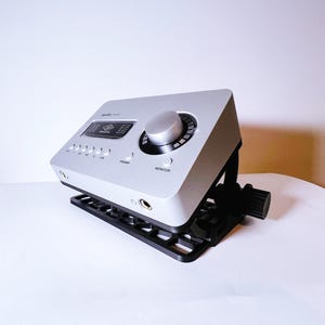 Universal audio Apollo Solo Stand: Adjustable Tilt, Optional Cooling