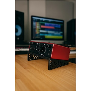 Soporte para Focusrite Scarlett 4i4 de 4.ª generación: soporte de estudio ergonómico en ángulo
