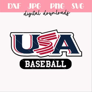 Könnte beinhalten: Digitaler Download mit dem Wort "USA" in Marineblau mit einem rot-weißem Banddesign und dem Wort "BASEBALL" in einem schwarzen Oval. Die Wörter "DXF JPG PNG SVG" und "digital downloads" stehen oben.