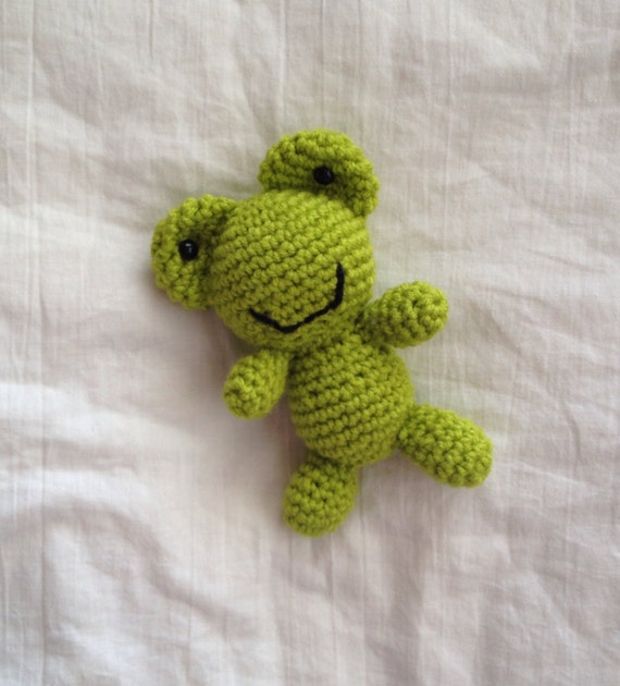 Mini Frog Plush Toy/ Photography Prop/ Stuffed Toy / Soft Toy/amigurumi Toy  MADE TO ORDER -  Canada