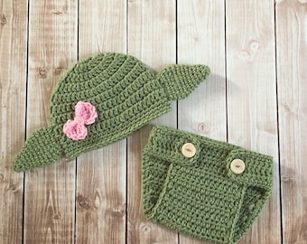 Girl Yoda Inspired Hat with Matching Diaper Cover/Yoda Costume/Star Wars Inspired Hat Available in Newborn to 24 Months Size- MADE TO ORDER