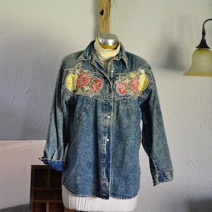 1990s Pretty Bleu Acid Wash Denim Button Down Shirt Retro Rose Applique Metal Studs Size Small vintage jean jacket country rockabilly