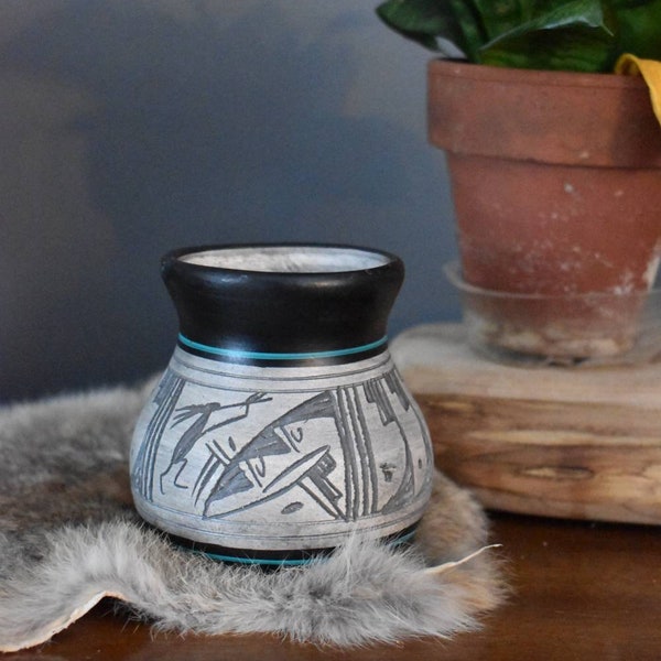 4" Anna Tsosie Navajo hand thrown gray+ black pottery vessel etched motif | vintage pot