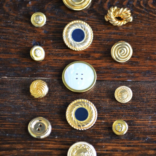 12 buttons | miscellaneous Gold tone Vintage Salvage Stock | Round Project Supply retro 1980’s regency knot