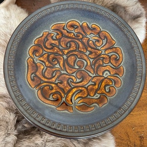 Drei Studio Steingut Speiseteller matt dunkelblau Keramik braune Glasur 26,5 cm Qualität