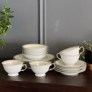 Thun Empire Tallriksset För fyra | art déco Tekopp Fat Frukt-/såsskål | salladstallrik | porslin svart geometrisk guldband gul kant