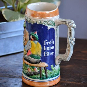Simon Peter Gerz I Beer Stein Mug Das lieben wir Froh beim Bier Ceramic German Collectible opalescent Beer We Love detiailed handle