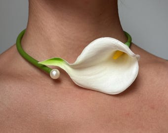Collana con calla e perla, gioielli da sposa unici, girocollo floreale, gioielli decorativi, gioielli di tendenza, fatti a mano
